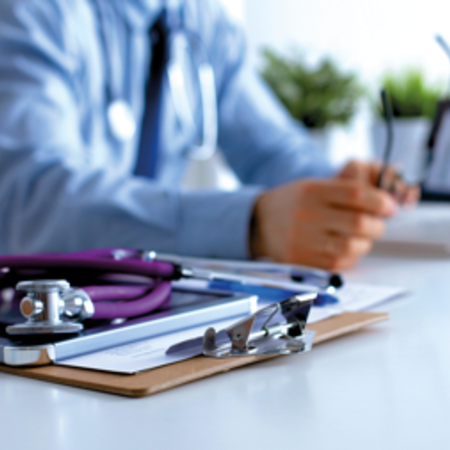 Eine Person in der Sprechstunde